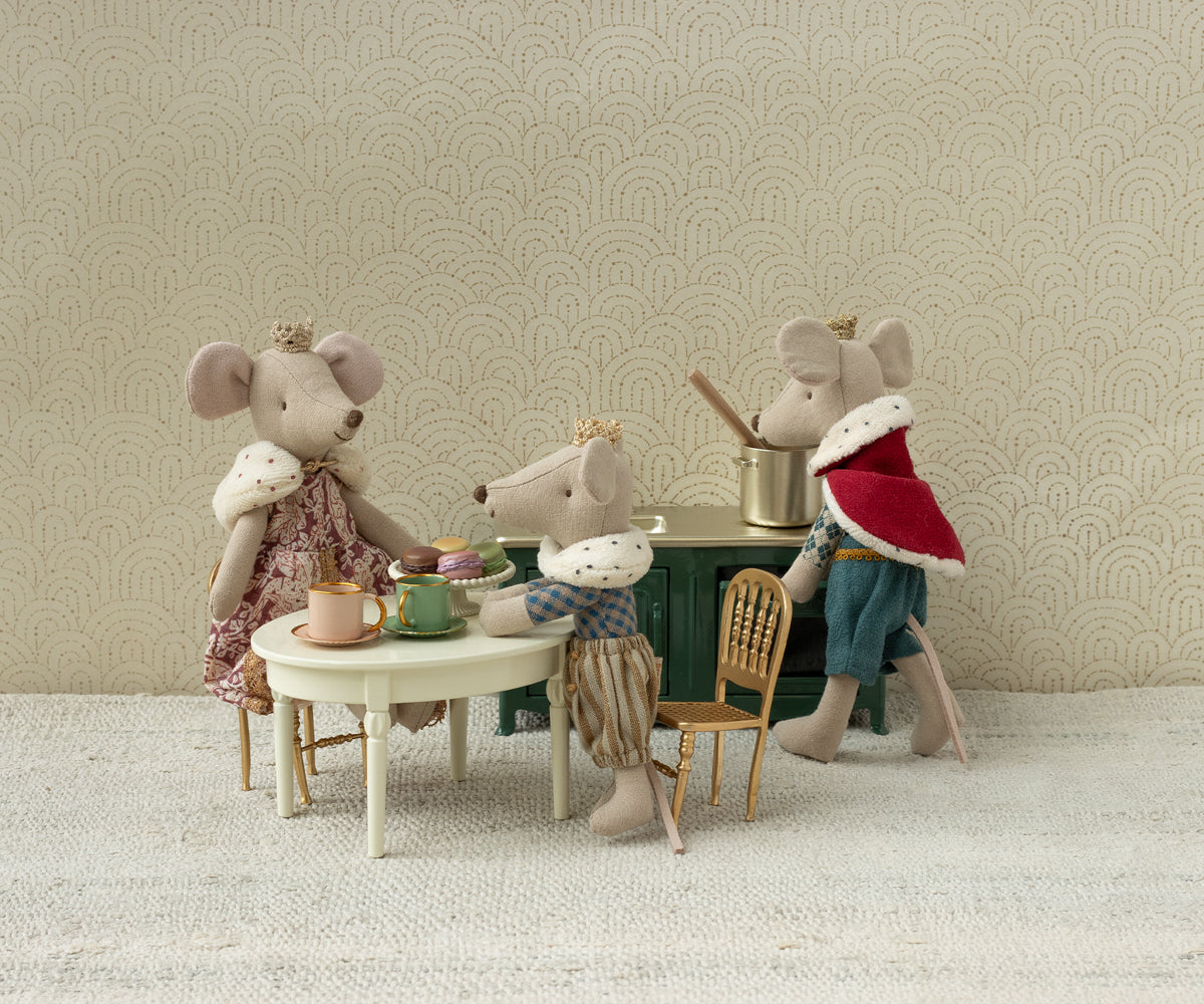 Big brother Prince mouse